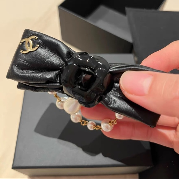 Chanel bow brooch - Picture 3 of 6